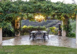 2063 Delphine Lane , Calabasas CA: 