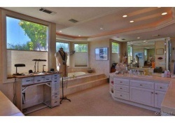 5641 Newcastle Lane , Calabasas CA: 