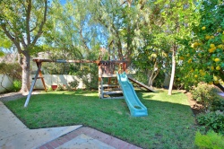 24000 LAUREL Place , Calabasas CA: 