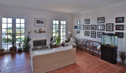 24000 LAUREL Place , Calabasas CA: 