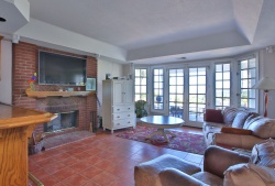 24000 LAUREL Place , Calabasas CA: 