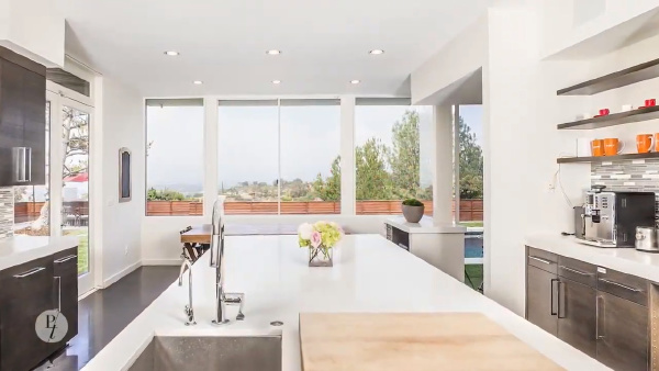3608 Crownridge Drive, Sherman Oaks CA: 