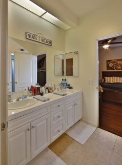 7301 HILLSVIEW Court, West Hills CA: 