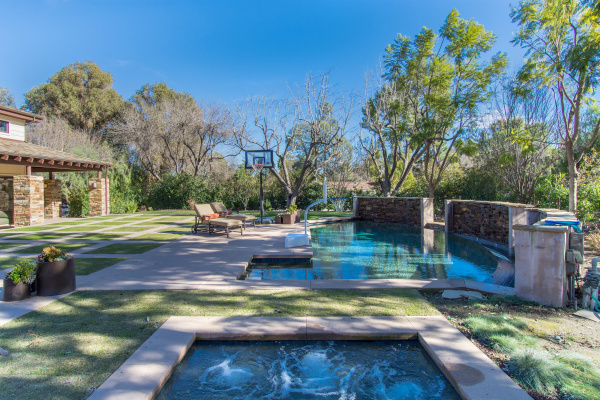 5717   Round Meadow  Road, Hidden Hills CA: 