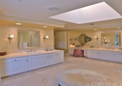 4509 ALTA TUPELO Drive, Calabasas : 