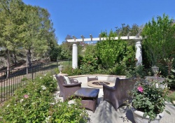4509 ALTA TUPELO Drive, Calabasas : 