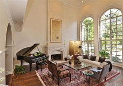 4509 ALTA TUPELO Drive, Calabasas : 