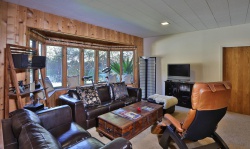 5912 Penfield Avenue, Woodland Hills CA: 