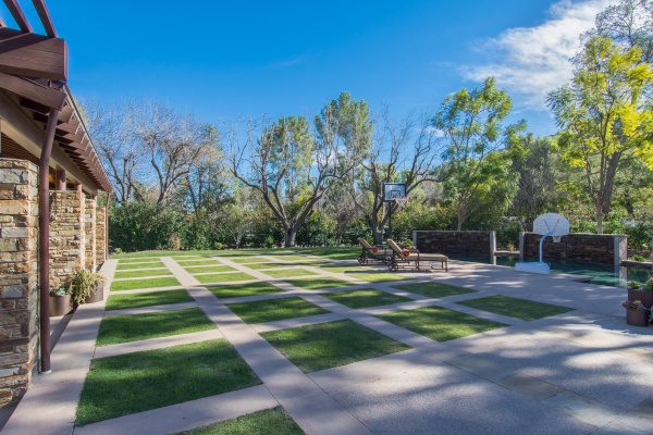 5717 Round Meadow Road, Hidden Hills CA: 