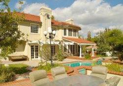 24012 Chestnut Way, Calabasas CA: 