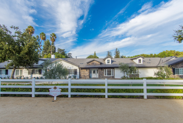 5382 Scott Robertson Drive, Hidden Hills CA: 