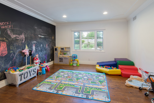 5382 Scott Robertson Drive, Hidden Hills CA: 