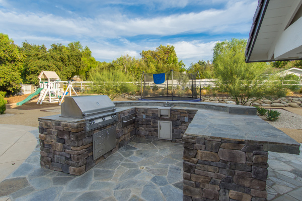 5382 Scott Robertson Drive, Hidden Hills CA: 
