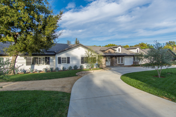 5382 Scott Robertson Drive, Hidden Hills CA: 