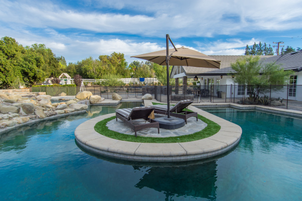 5382 Scott Robertson Drive, Hidden Hills CA: 