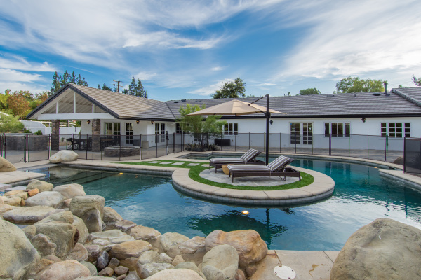 5382 Scott Robertson Drive, Hidden Hills CA: 