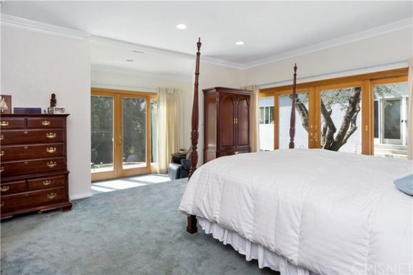 2069 Cold Canyon Road, Calabasas CA: 