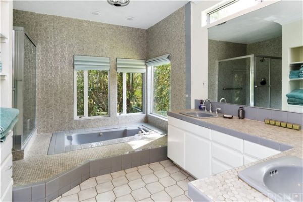2069 Cold Canyon Road, Calabasas CA: 