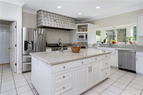 2069 Cold Canyon Road, Calabasas CA: 