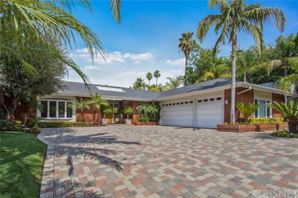 18141 Green Meadow Drive, Encino CA: 