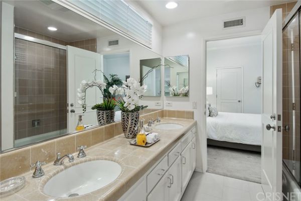 18141 Green Meadow Drive, Encino CA: 