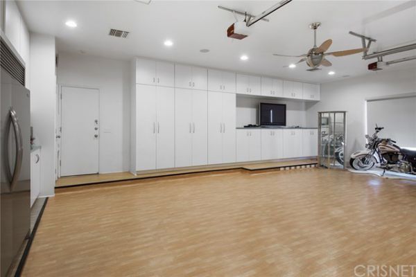 18141 Green Meadow Drive, Encino CA: 