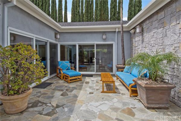 18141 Green Meadow Drive, Encino CA: 
