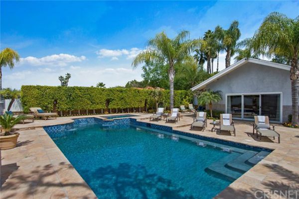 18141 Green Meadow Drive, Encino CA: 