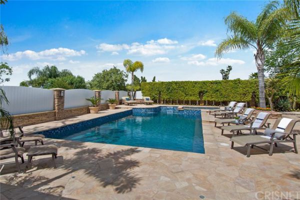 18141 Green Meadow Drive, Encino CA: 