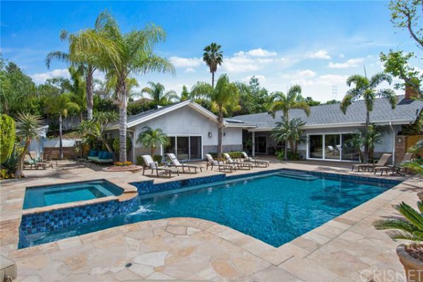 18141 Green Meadow Drive, Encino CA: 