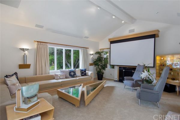 18141 Green Meadow Drive, Encino CA: 