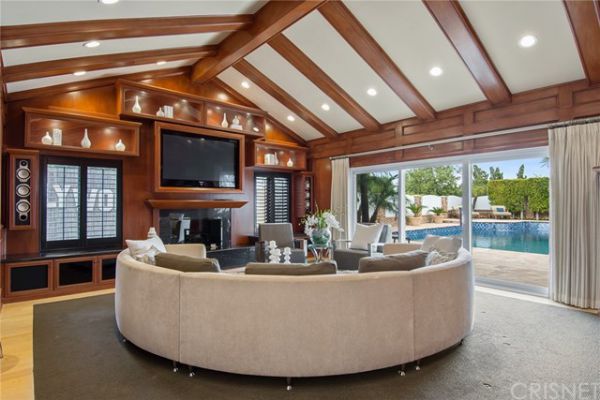 18141 Green Meadow Drive, Encino CA: 