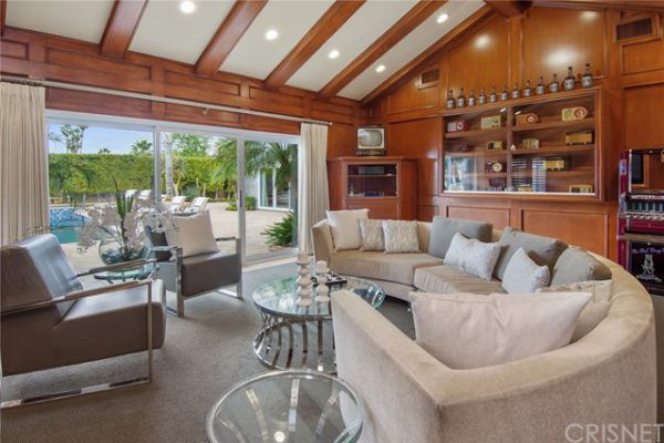 18141 Green Meadow Drive, Encino CA: 