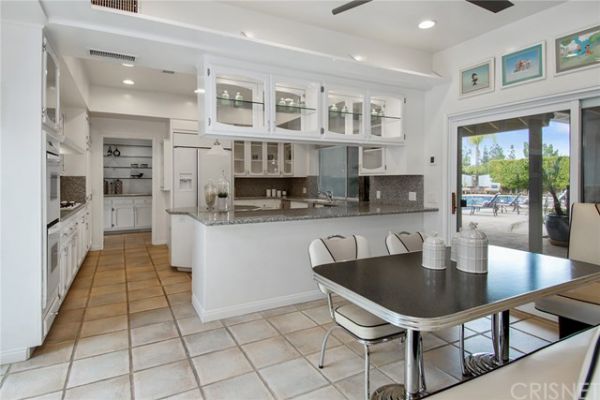 18141 Green Meadow Drive, Encino CA: 