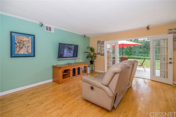 23938 Califa Street, Woodland Hills CA: 