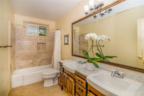 23938 Califa Street, Woodland Hills CA: 