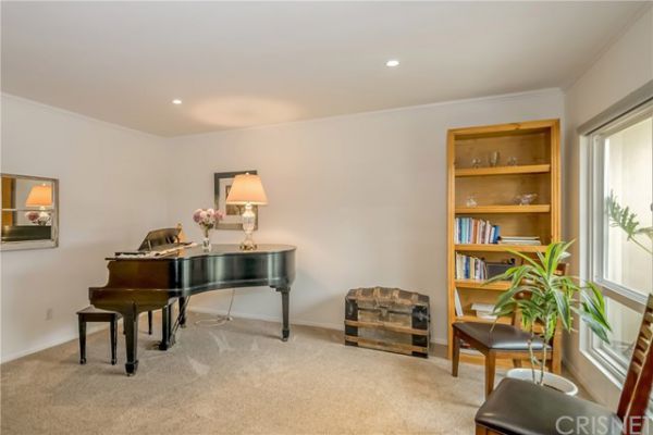 23938 Califa Street, Woodland Hills CA: 