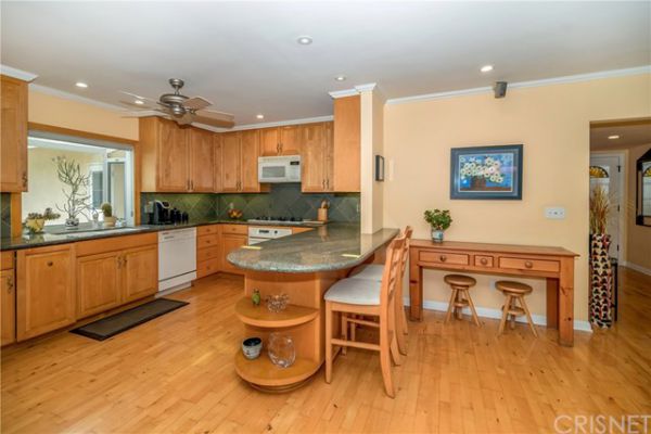 23938 Califa Street, Woodland Hills CA: 