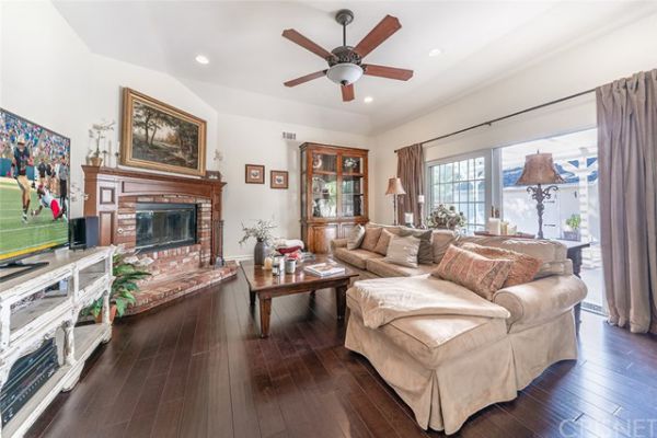 23219 Canzonet Street, Woodland Hills CA: 