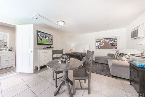 23219 Canzonet Street, Woodland Hills CA: 