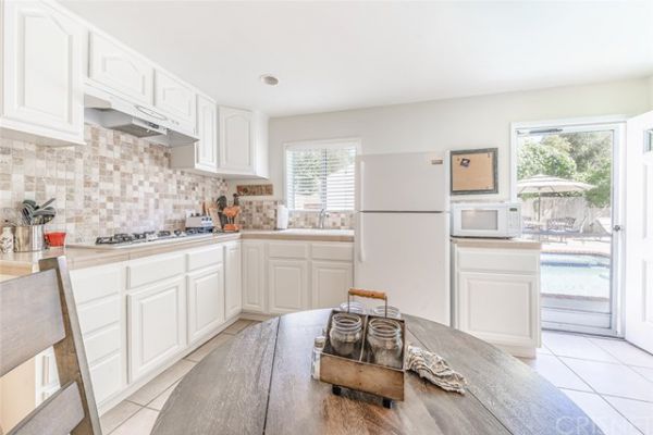 23219 Canzonet Street, Woodland Hills CA: 