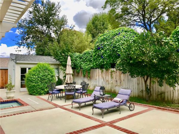 23219 Canzonet Street, Woodland Hills CA: 