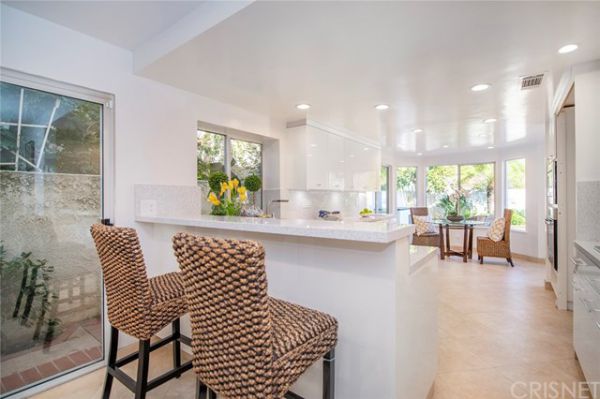 24517 Via Esquina, Calabasas CA: 