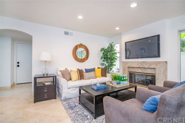 24517 Via Esquina, Calabasas CA: 