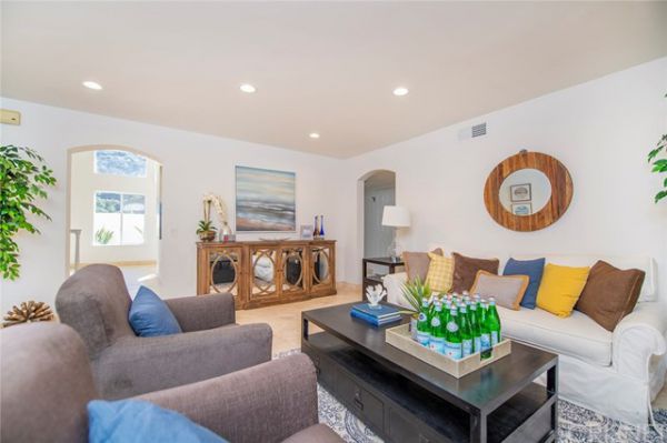 24517 Via Esquina, Calabasas CA: 