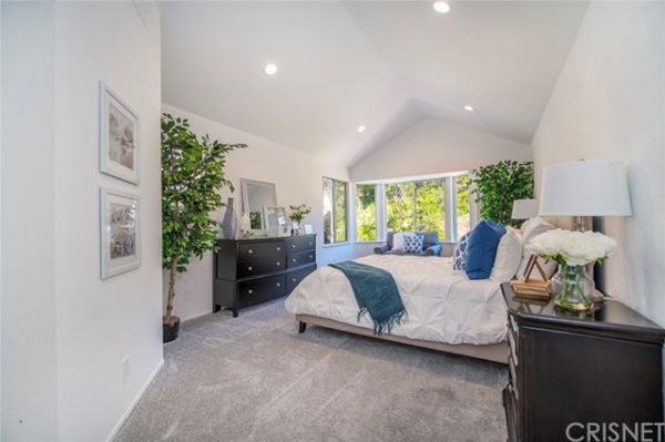 24517 Via Esquina, Calabasas CA: 