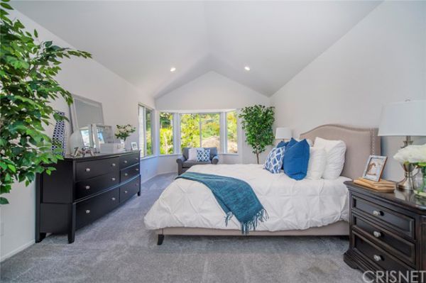 24517 Via Esquina, Calabasas CA: 