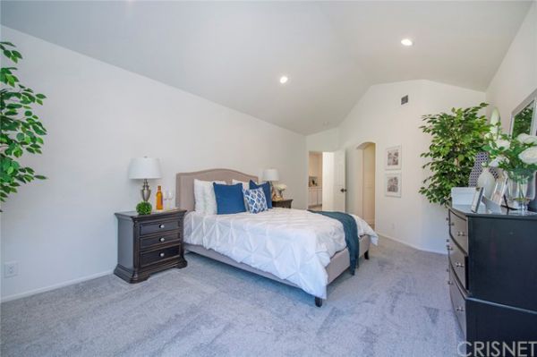24517 Via Esquina, Calabasas CA: 