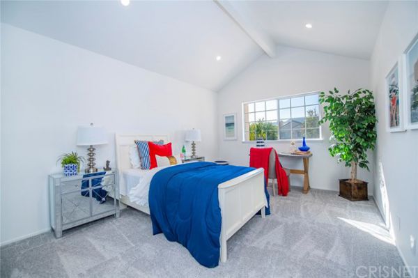 24517 Via Esquina, Calabasas CA: 