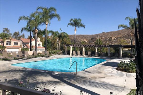 24517 Via Esquina, Calabasas CA: 